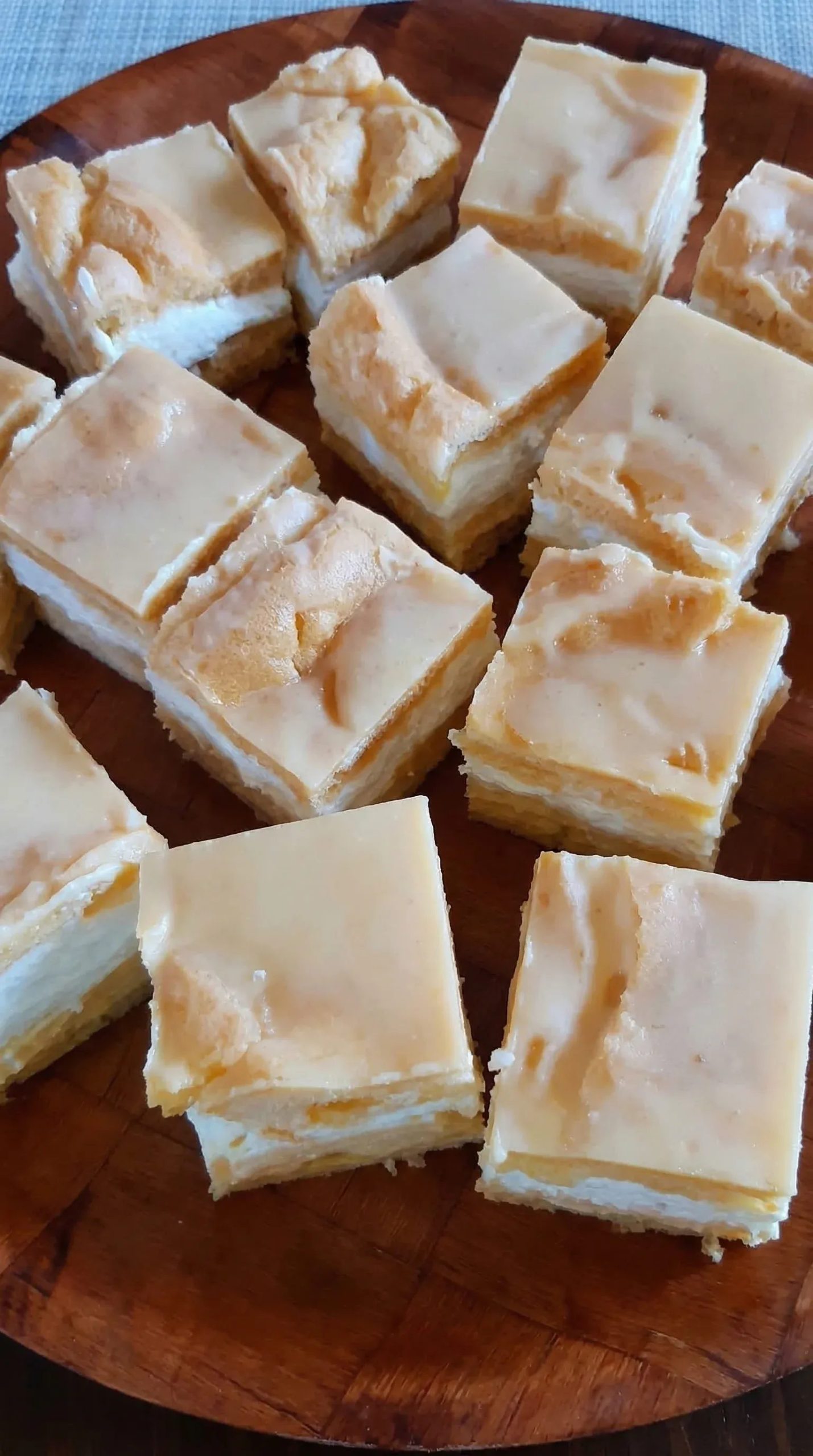 Maxi karpatka z karmelowym budyniem i bitą śmietaną - pieczona na dwóch blachach, bo z jednej zawsze było za mało